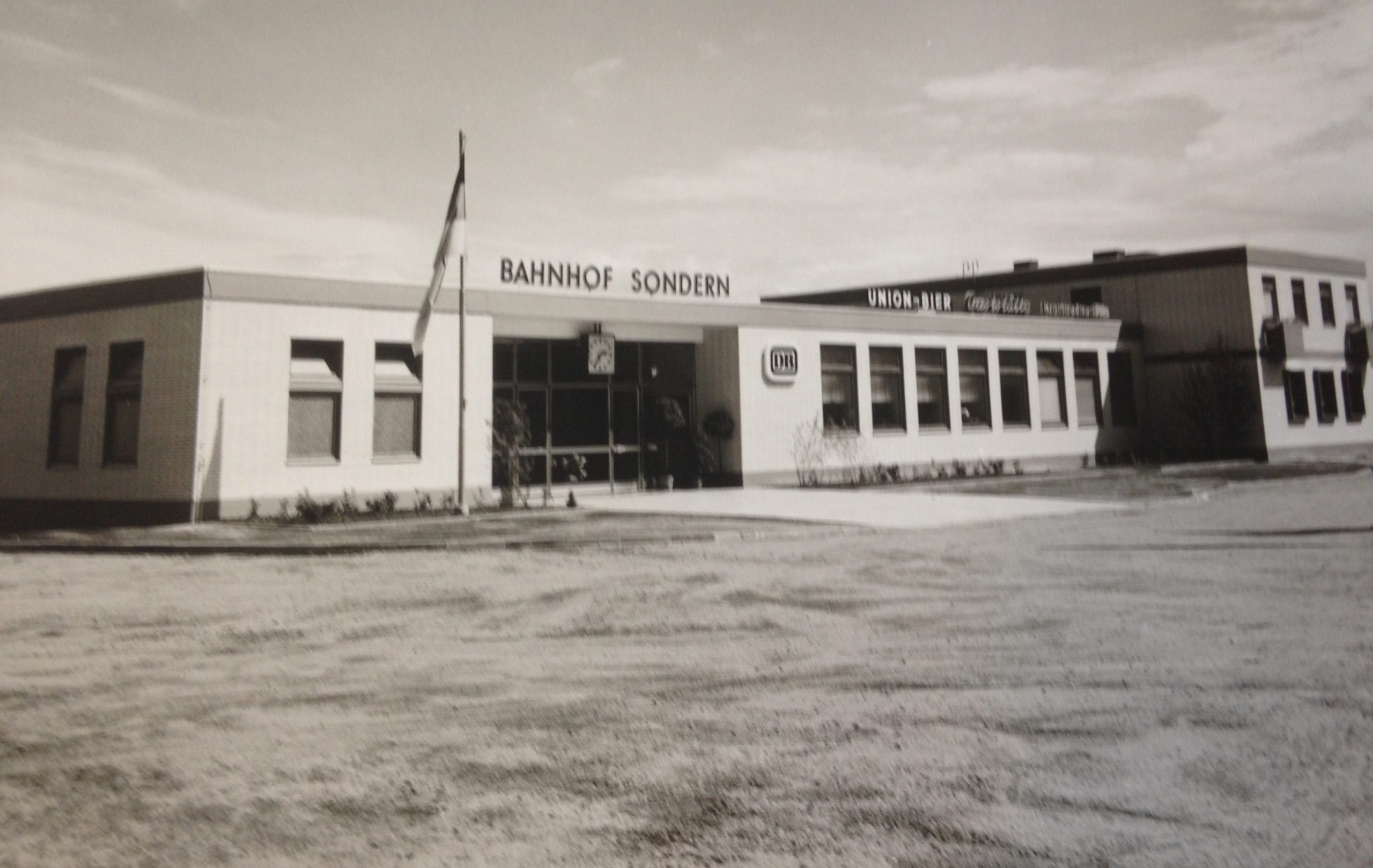 Bahnhofgebäude nach Fertigstellung